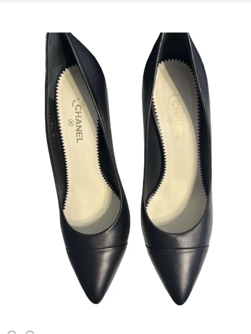 CHANEL Black Pointed Leather Pumps